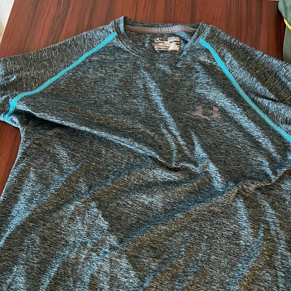 Under armor workout shirt size m